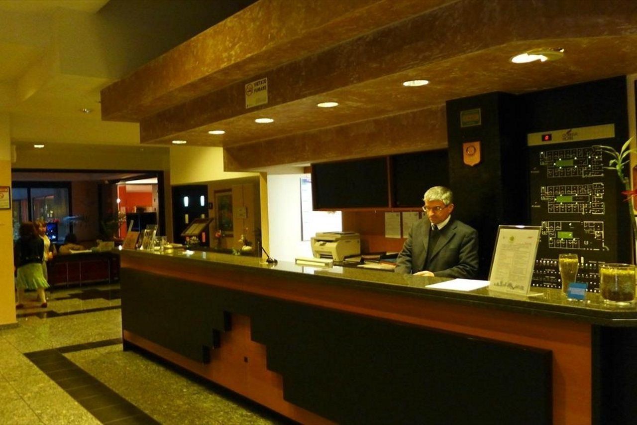 בינאסקו Hotel Comtur מראה חיצוני תמונה